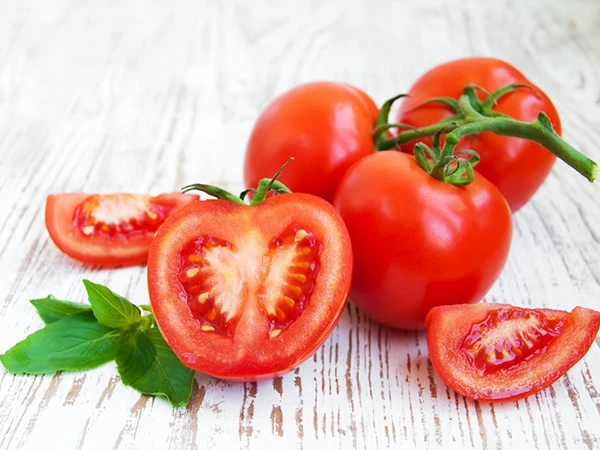 Làm mặt nạ dưỡng da bằng cà chua như thế nào? - ĐẤT VÀNG